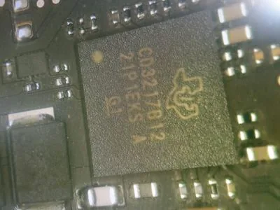 Cip CD3217B12 USB-C MacBook la microscop — service BrontoByte București