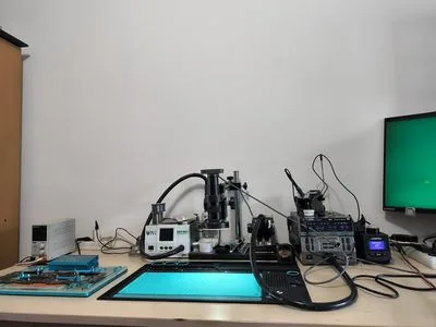 Atelier service MacBook specializat BrontoByte București — echipamente profesionale