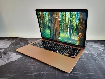 MacBook Air Gold funcțional — ghid întreținere service BrontoByte București