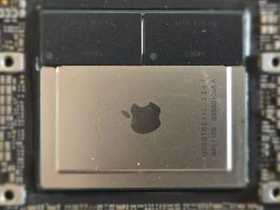 SoC Apple M-series MacBook — service BrontoByte București